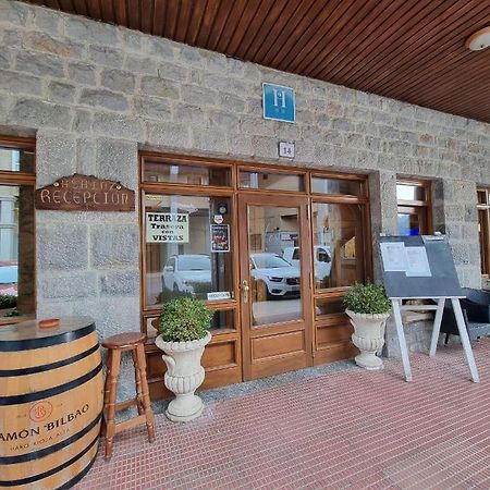 Hostal Sainz Riano  Bagian luar foto