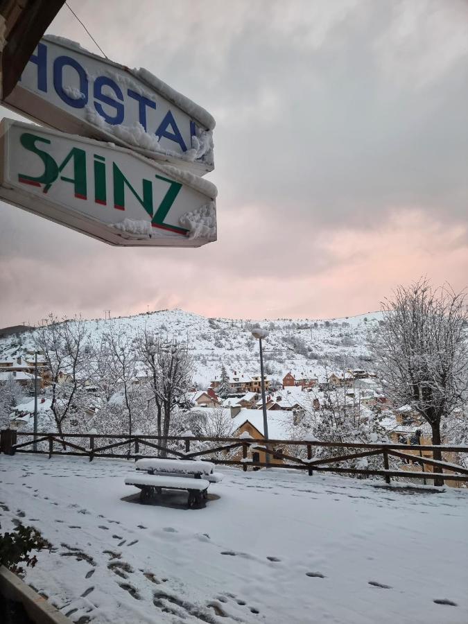 Hostal Sainz Riano  Bagian luar foto