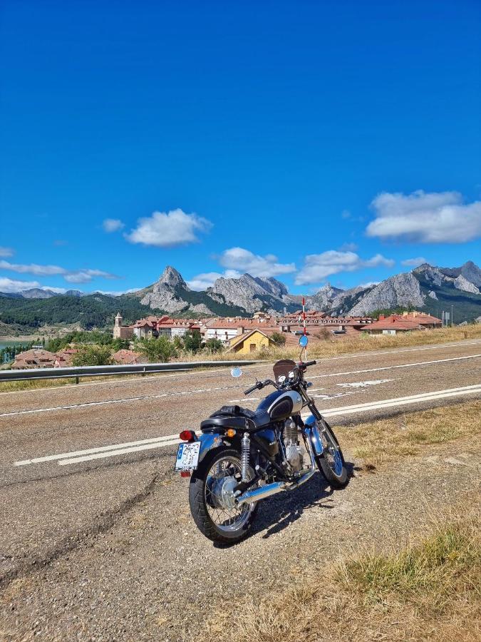 Hostal Sainz Riano  Bagian luar foto