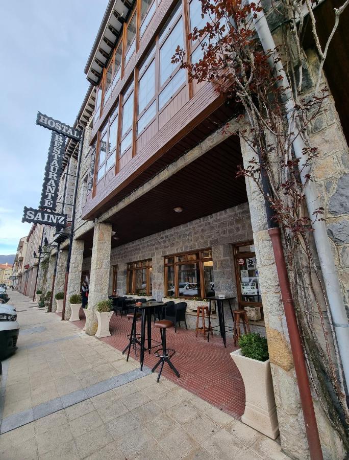 Hostal Sainz Riano  Bagian luar foto