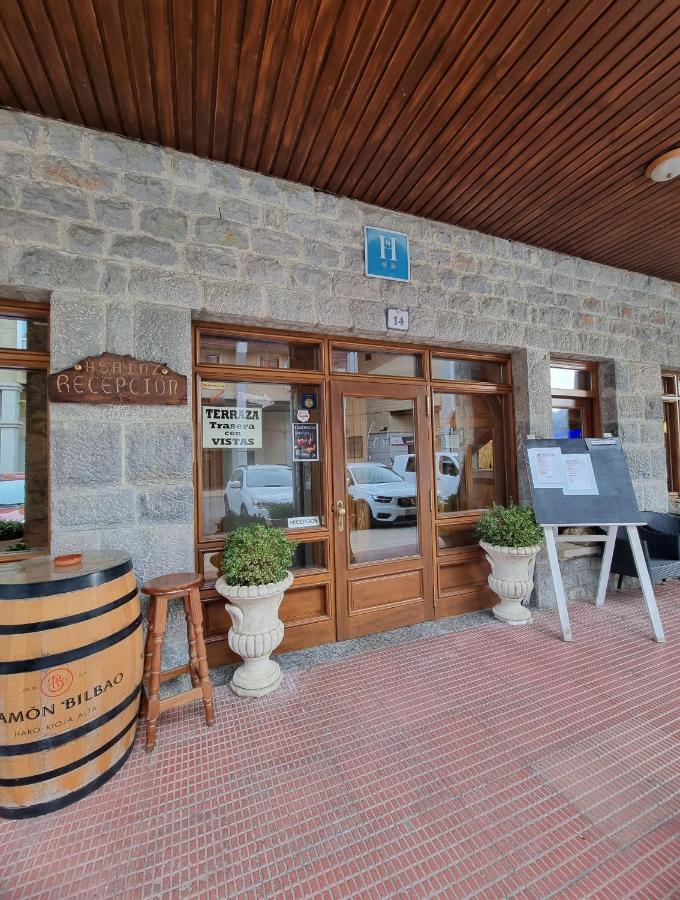Hostal Sainz Riano  Bagian luar foto
