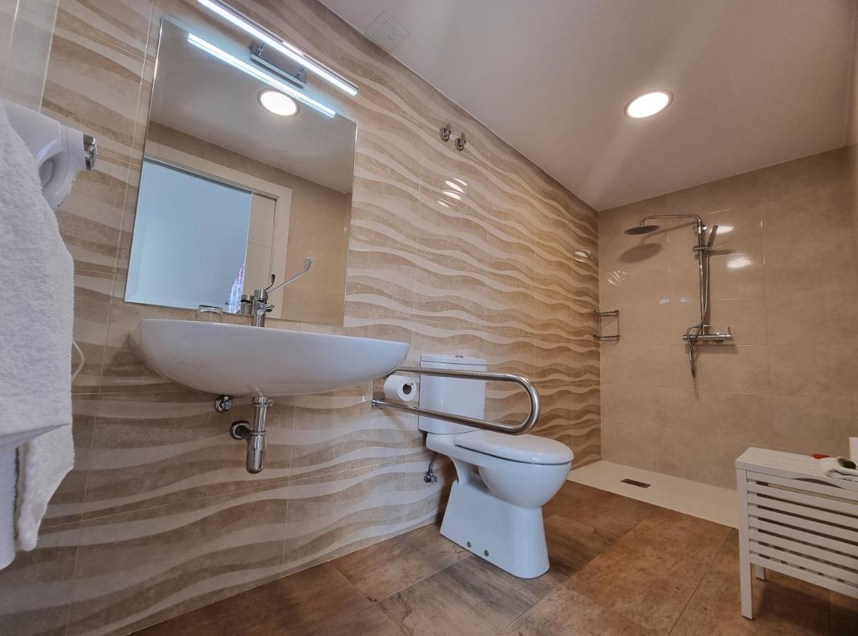 Hostal Sainz Riano  Bagian luar foto