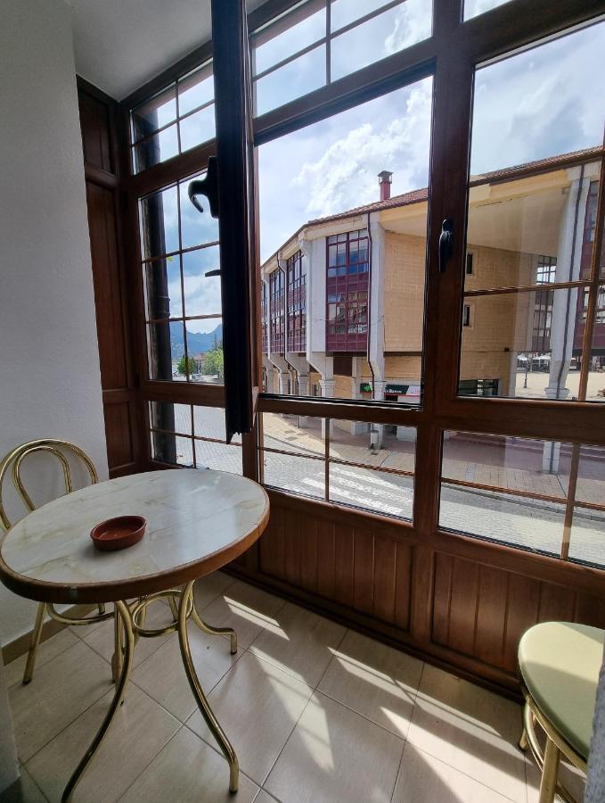 Hostal Sainz Riano  Bagian luar foto