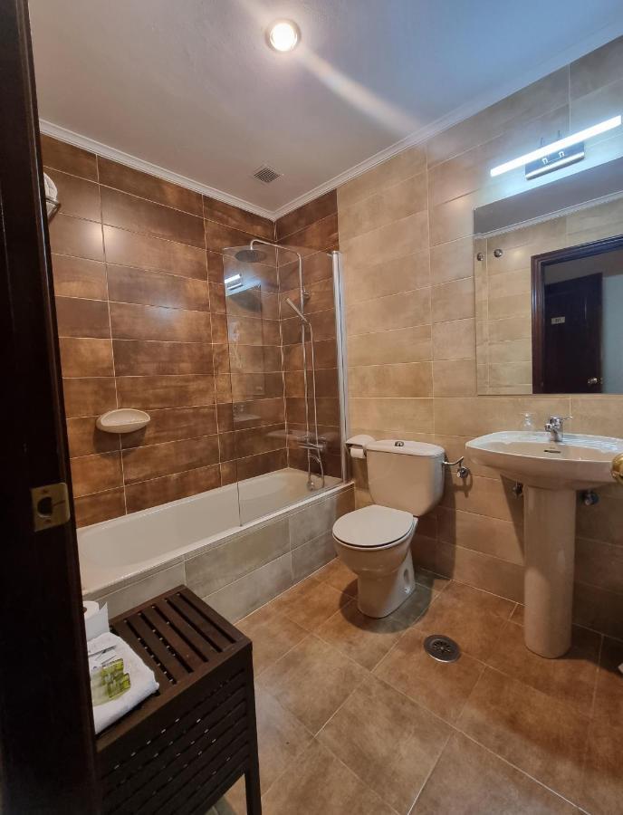 Hostal Sainz Riano  Bagian luar foto