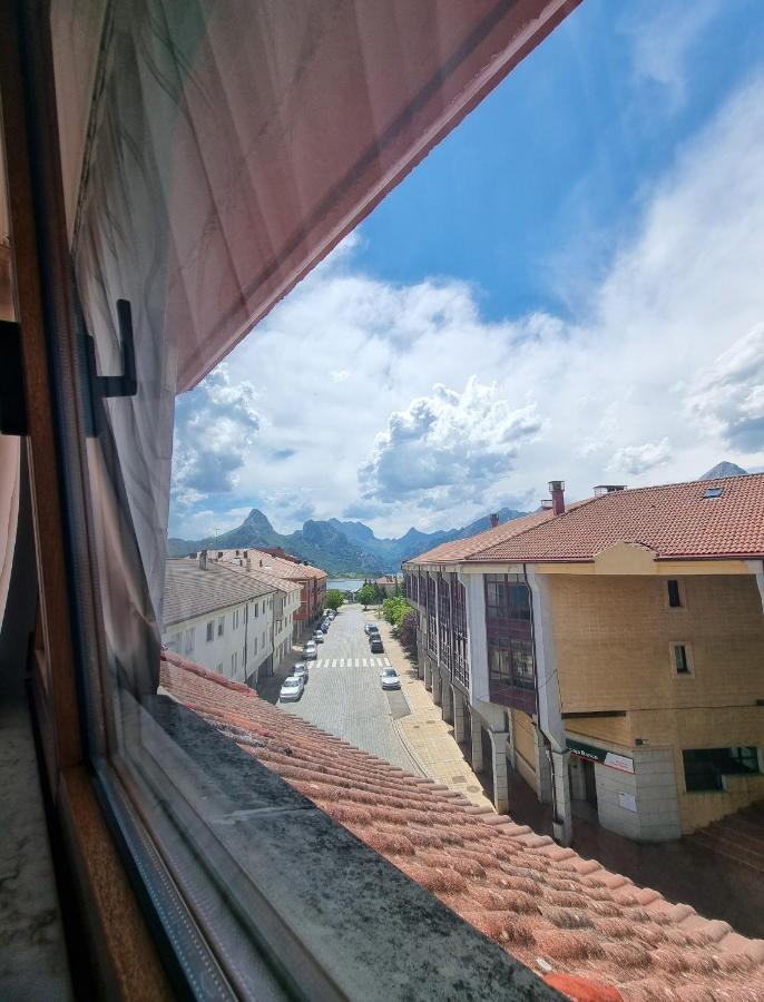 Hostal Sainz Riano  Bagian luar foto