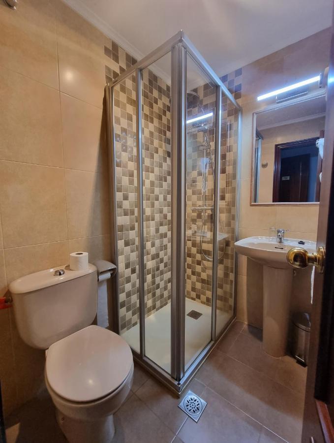 Hostal Sainz Riano  Bagian luar foto