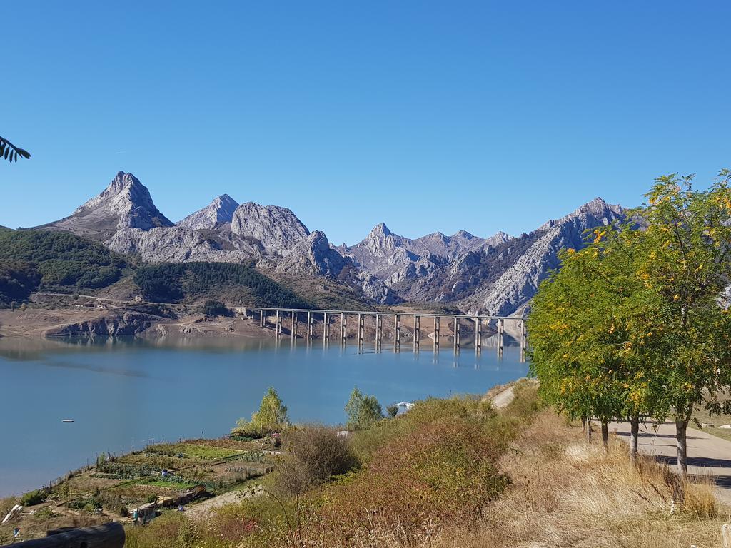 Hostal Sainz Riano  Bagian luar foto