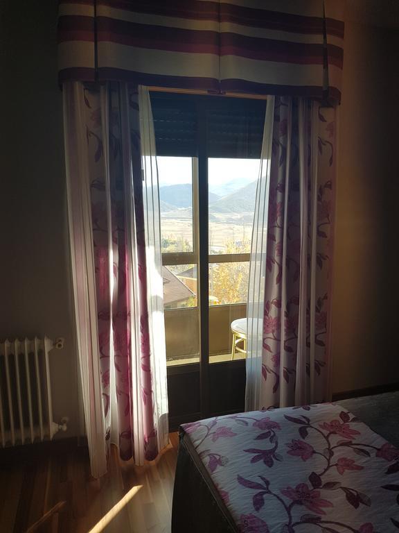 Hostal Sainz Riano  Bagian luar foto